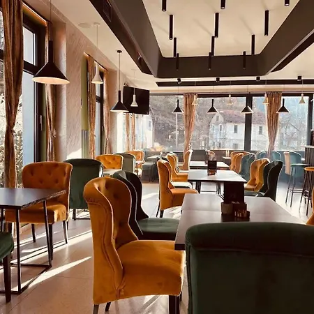 Groff Restaurant & *